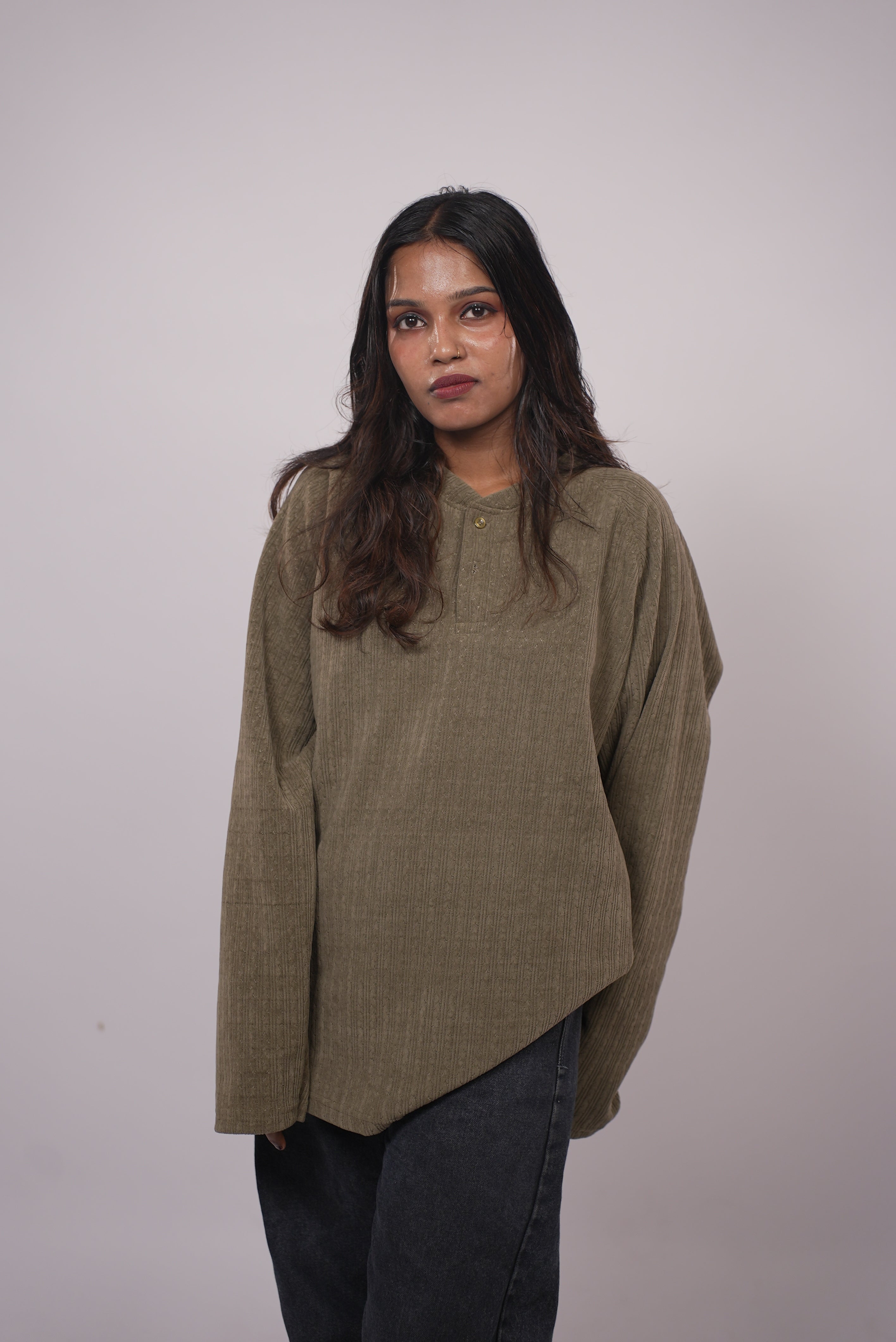 WOMEN OVERSIZE KNIT SWEATER
