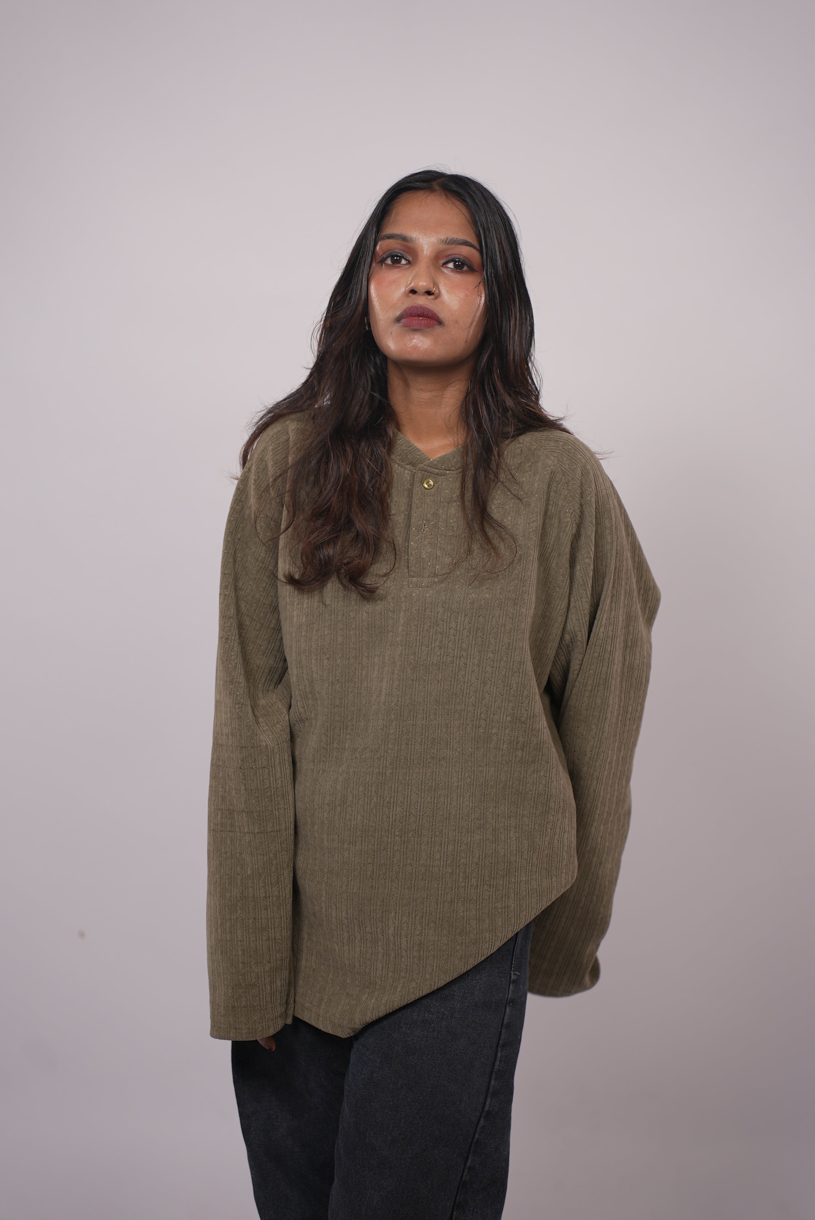 WOMEN OVERSIZE KNIT SWEATER